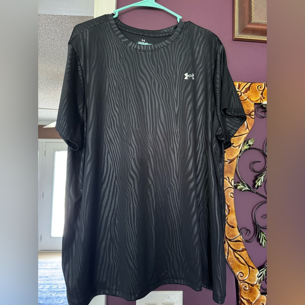 Under Armour Men's Black Patterned Tee